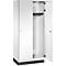 Witte kast met open deur, kleerhaken en ventilatiegaten.