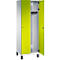 Een locker met een open deur, wit met neon groene deuren. Binnenhaken voor kleding.