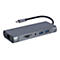Grauer USB-C-Hub mit verschiedenen AnschlÃ¼ssen: USB, SD-Kartenleser, Ethernet und Audioausgang.