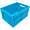 Caja de plástico azul claro, abierta. Los lados están plegados y detallados.