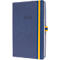 Carnet bleu avec élastique jaune et l'estampage '2026'.