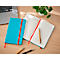 Cahier turquoise avec bande rouge à côté d'un cahier quadrillé blanc ouvert avec signet rouge, stylo.