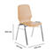 Une chaise en bois clair avec des pieds argentés, dimensions : 450 x 410 x 430 mm.
