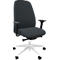 Une chaise de bureau avec une assise et un dossier gris, des accoudoirs noirs et un piètement blanc.