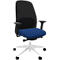 Chaise de bureau avec dossier noir et assise bleue, cadre blanc, accoudoirs.