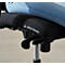 Gros plan d'une assise de chaise noire avec une personne en jean assise dessus. Le côté indique "+ AirCare System".