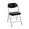 Chaise pliante noire avec un cadre en métal sur fond clair.