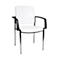 Chaise de bureau blanche avec accoudoirs et cadre chromé. La chaise se dresse sur un fond blanc.