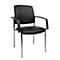 Chaise de bureau noire avec accoudoirs, cadre chromé et assise rembourrée.