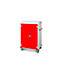 Un meuble roulant avec une porte rouge et des parois latérales argentées.