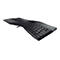 Ergonomische, schwarze Tastatur, gebogen mit geteilten Tasten, Kabelanschluss. Der Hintergrund ist weiss.