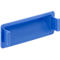 Pieza de plástico azul, rectangular, con dos pestañas que se elevan hacia arriba, en la que hay un hueco.