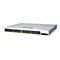 Ein grauer Cisco Business 220 Series Switch, Frontansicht. Aufschrift: Cisco. Gelbe Ports.