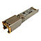 Ein silbernes Cisco SFP-Modul mit goldfarbenen Kontakten und einer Beschriftung.