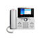 Un téléphone de bureau Cisco blanc, vue détaillée, avec un écran gris affichant une liste d'appels. Combiné et cordon sont blancs.