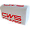 Pile d'essuie-mains en papier blanc pliés avec impression rouge CWS sur fond blanc.