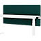 Un panneau acoustique vert et rectangulaire au-dessus d'un bureau blanc. Derrière, un support de bureau blanc.