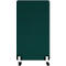 Cloison mobile rectangulaire verte sur pieds blancs et roulettes.