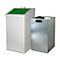 Deux poubelles: une blanche avec un couvercle vert et une poignée, et un conteneur de couleur métal.