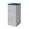 Poubelle rectangulaire grise avec un bord bleu.