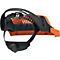 Casque de sécurité noir, en partie orange. Sur le casque, il y a un serre-tête réglable, qui peut être fixé avec un bouton rotatif.