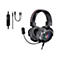 Schwarzes Gaming-Headset mit RGB-Beleuchtung, abnehmbarem Mikrofon und Kabelfernbedienung auf weißem Hintergrund.