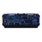 Schwarze Gaming-Tastatur mit bunter RGB-Beleuchtung und deutschem QWERTZ-Layout vor weißem Hintergrund.