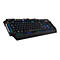 Schwarze Gaming-Tastatur mit RGB-Beleuchtung vor weißem Hintergrund.