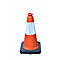 Cône de signalisation orange avec une bande réfléchissante blanche sur une base carrée noire.