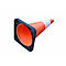 Un cône de signalisation orange vif couché avec une base carrée noire sur fond blanc.