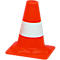 Un cono de tráfico naranja con una banda reflectante blanca.