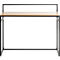 Bureau avec plateau en bois et cadre en métal noir. Une barre horizontale est située au-dessus du plateau.