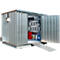 Stalen container met open deur, gevuld met chemische containers en een hellingbaan.