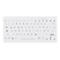 Weiße, flache Computertastatur mit deutschem QWERTZ-Layout auf weißem Hintergrund.