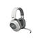 Weiß-graues Headset, Corsair-Logo auf den Ohrmuscheln. Mikrofonarm. Freigestellt.