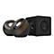 Zwei runde, schwarze Lautsprecher mit goldener Membran und ein quadratischer Subwoofer vor weißem Hintergrund.