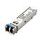 Ein silberner D-Link SFP Transceiver mit blauem Anschluss, Details wie Beschriftung sichtbar.