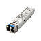 Ein silberner D-Link SFP-Transceiver. Mit blauer Lasche, Beschriftung: DIS-5310LX. Ein Stecker mit Informationen.