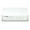 Un commutateur D-Link GO-SW-5G blanc, avec des voyants LED verts.
