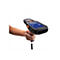 Person hÃ¤lt einen schwarzen Barcode-Scanner, Tastenfeld, Display mit Apps, orangefarbene Akzente.