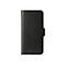 Schwarze Leder-Handyhülle im Buchformat mit dezenter dbramante1928-Prägung auf weißem Hintergrund.