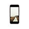 Ein Smartphone mit rosafarbenem Gehäuse zeigt eine Landschaft mit einem Holzsteg, der durch das Gras führt.