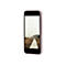 Ein Smartphone mit rosafarbenem Gehäuse. Auf dem Display ist ein Holzweg in einer Landschaft zu sehen.