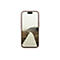 Hellrosa Smartphone mit Anzeige eines Holzweges, der sich durch eine nebelige Landschaft zieht.