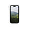 Ein schwarzes Smartphone mit Landschaftsbildschirm: grüne Hügel, Bäume, Himmel.