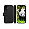 Schwarze Handyhülle mit Klappfunktion, ein Smartphone zeigt einen Panda.