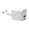 Weißes USB-Ladegerät mit EU-Stecker. Aufschrift: 18W Max, 30W Max.