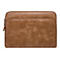 Hellbraune Laptoptasche aus Leder mit Reißverschluss und kleinem Label. Der Hintergrund ist weiß.