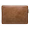 Braune Laptoptasche aus Leder mit Reißverschluss.