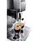 Kaffee wird in zwei Gläser gegossen, die auf einer silbernen Maschine stehen.